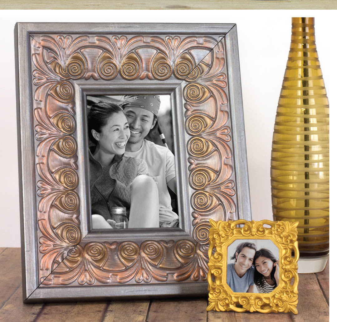 DecoArt Metallic Lustre in Champagne Ice, 1 oz, with a shimmering metallic finish on a smooth surface.